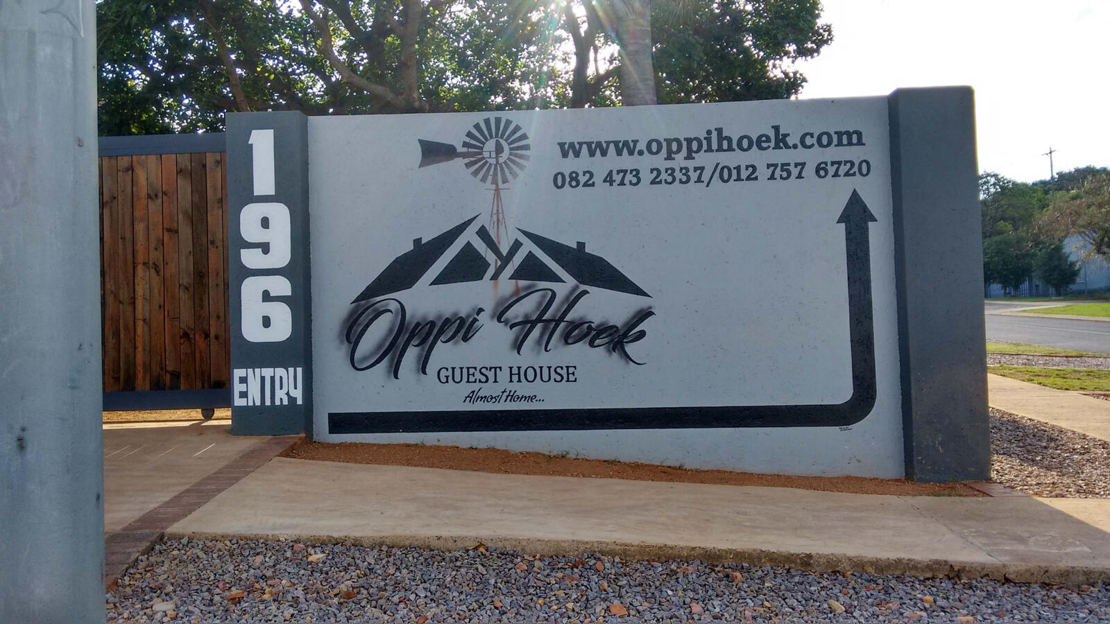 Oppi Hoek Guest House